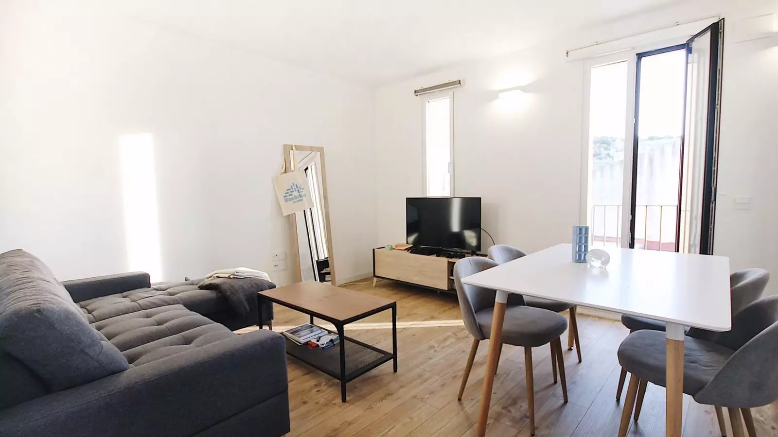 Furnished 1-bedroom flat in Sants-Montjuïc