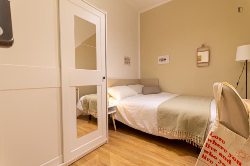 Furnished room in a 11-person shared flat in Ciutat Vella