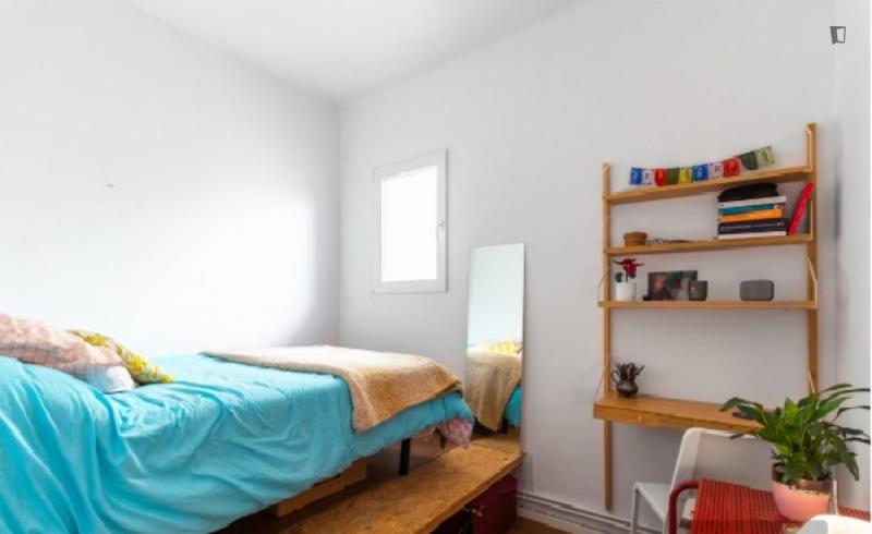 Furnished room in a 4-person shared flat in Sants-Montjuïc