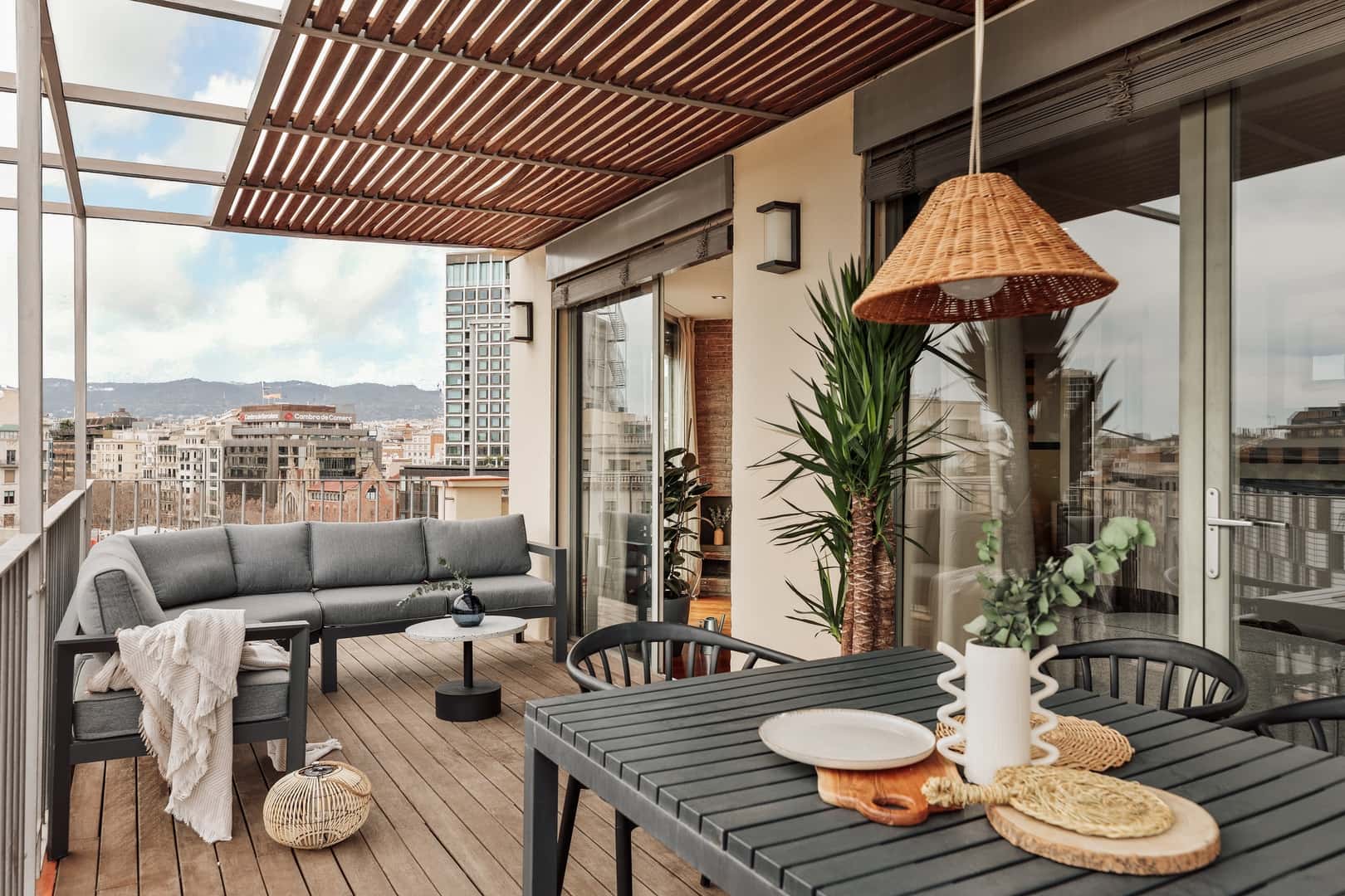 Furnished 2-bedroom flat in Eixample, 112 m²