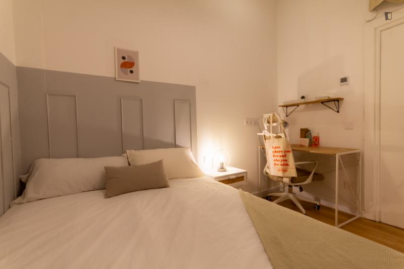 Furnished room in a 6-person shared flat in Ciutat Vella