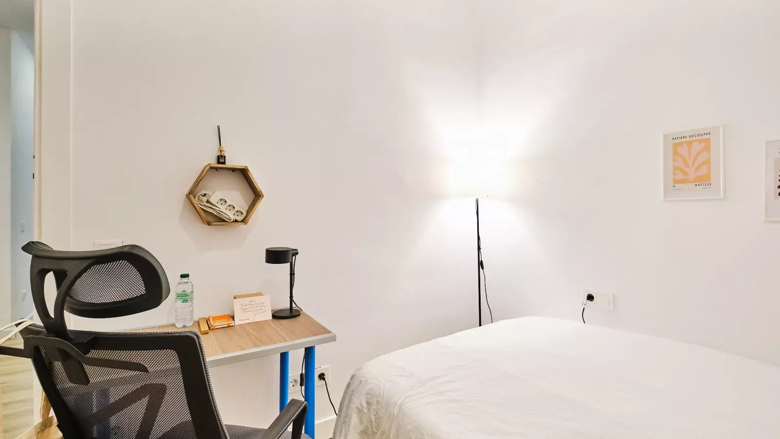 Furnished room in a shared flat in Ciutat Vella