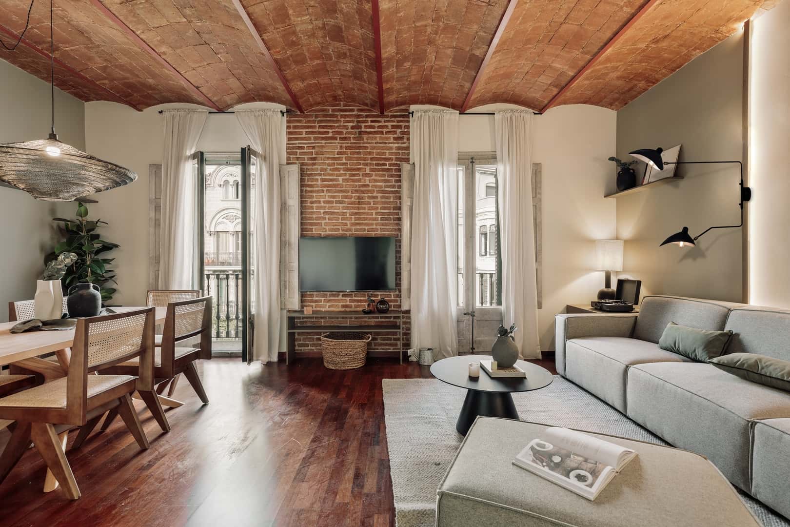 Furnished 3-bedroom flat in Eixample, 138 m²