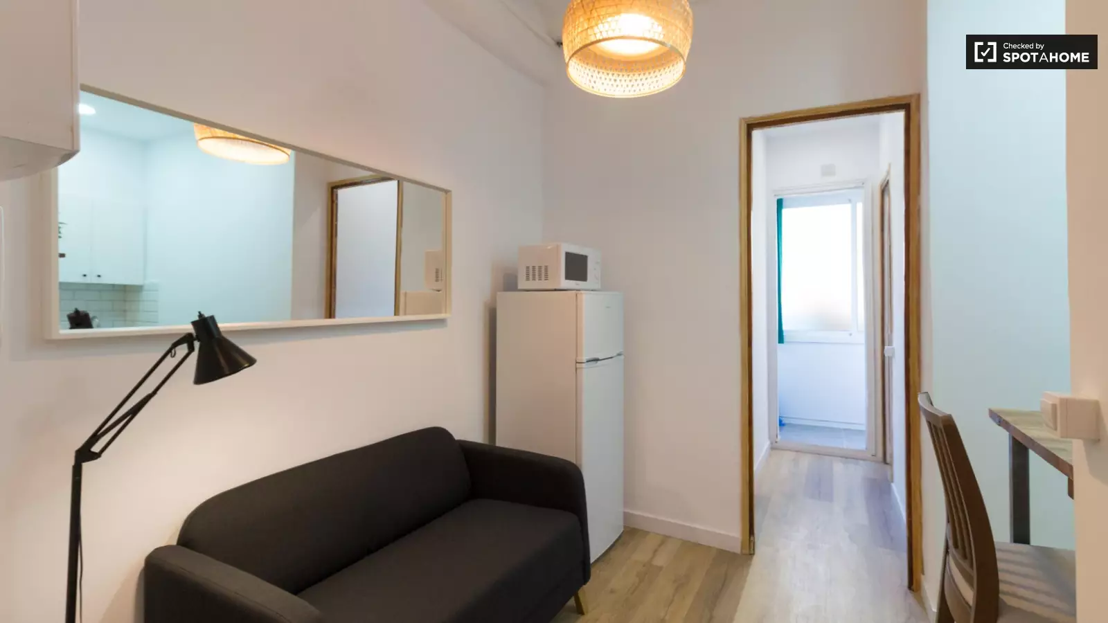 Furnished 2-bedroom flat in Eixample, 42 m²