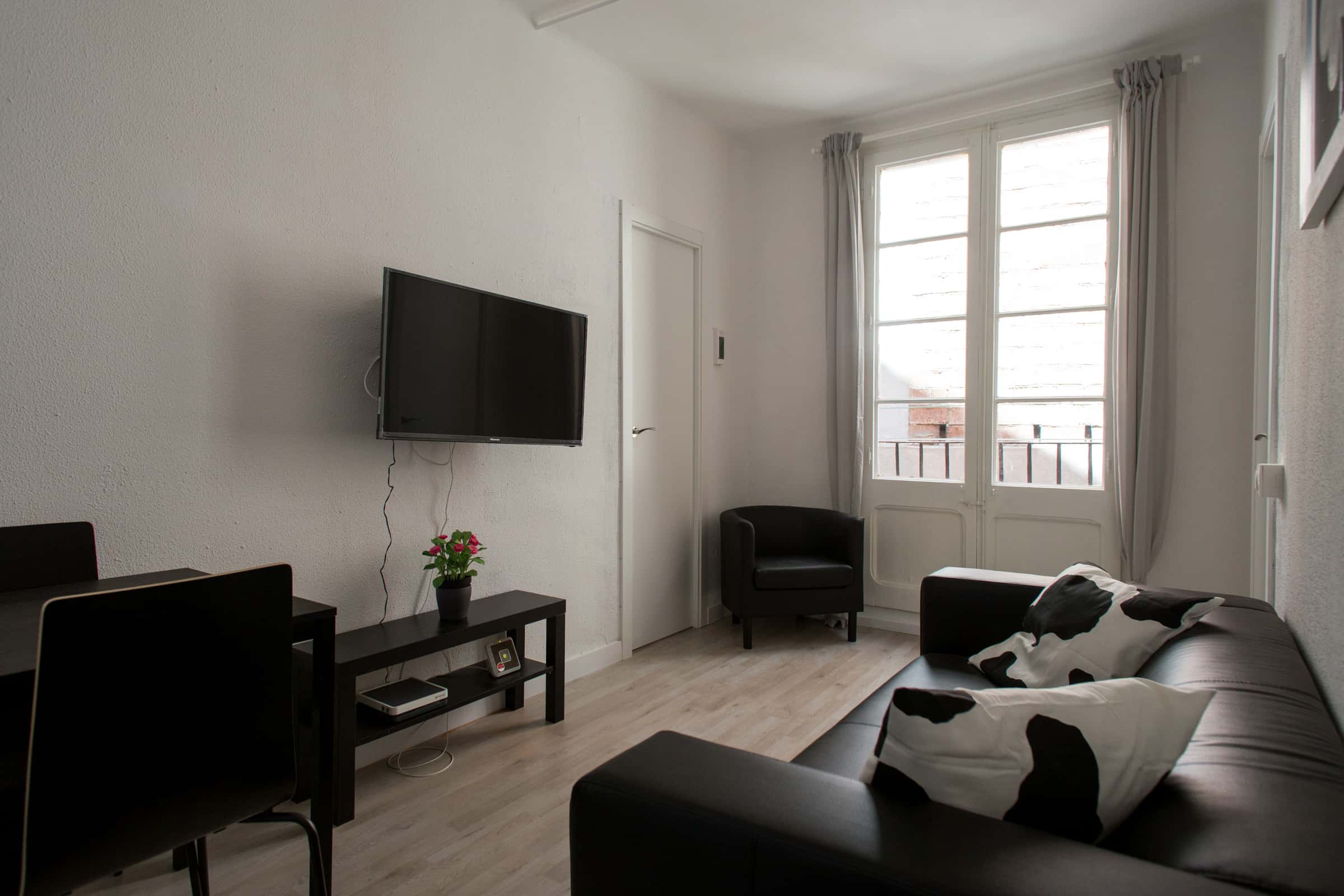 Furnished 3-bedroom flat in Ciutat Vella, 72 m²