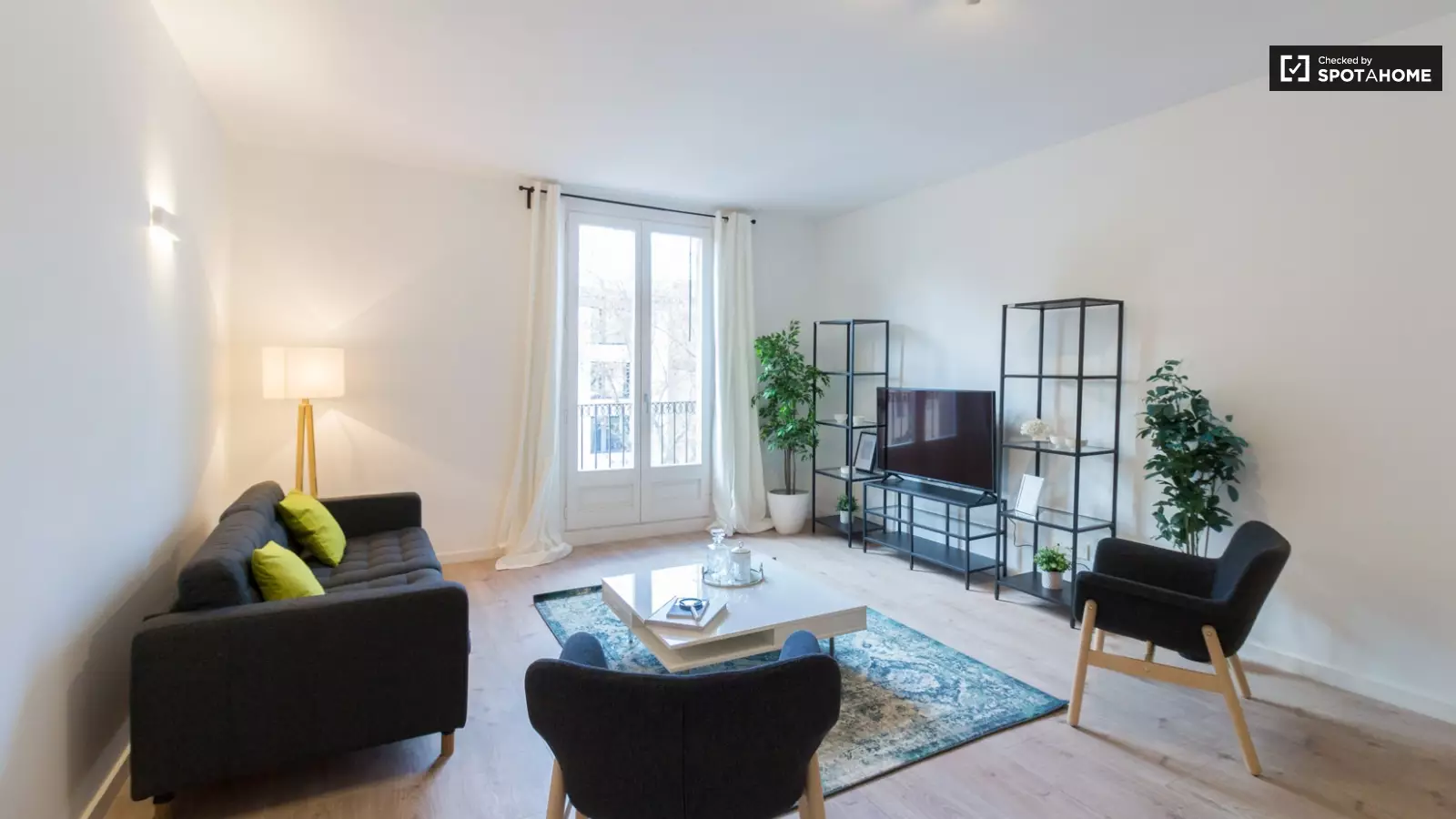Furnished 3-bedroom flat in Ciutat Vella, 130 m²