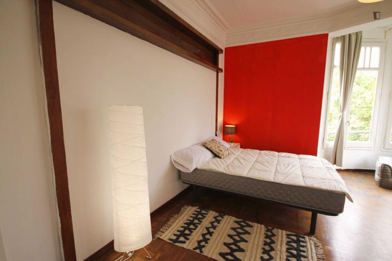 Furnished room in a 6-person shared flat in Eixample