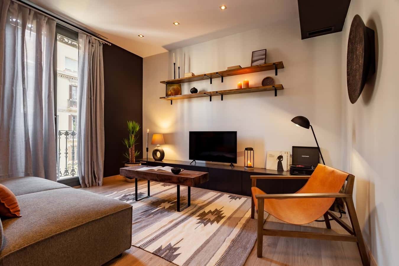 Furnished 2-bedroom flat in Eixample, 95 m²