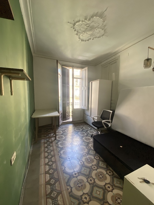 Room in a 2-person shared flat in Eixample