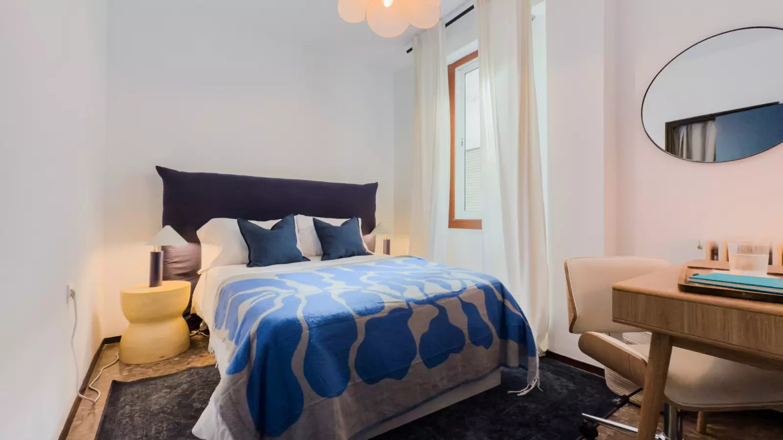 Furnished room in a 3-person shared flat in Gràcia