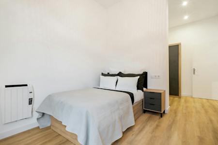 Furnished room in a 13-person shared flat in Ciutat Vella
