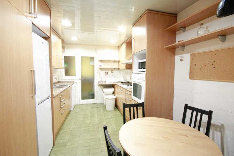 Furnished room in a 5-person shared flat in Eixample