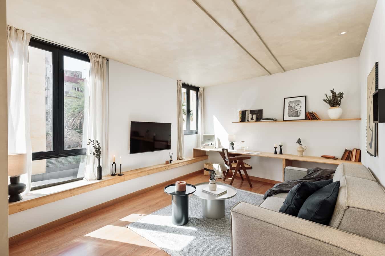Furnished 1-bedroom flat in Ciutat Vella, 66 m²