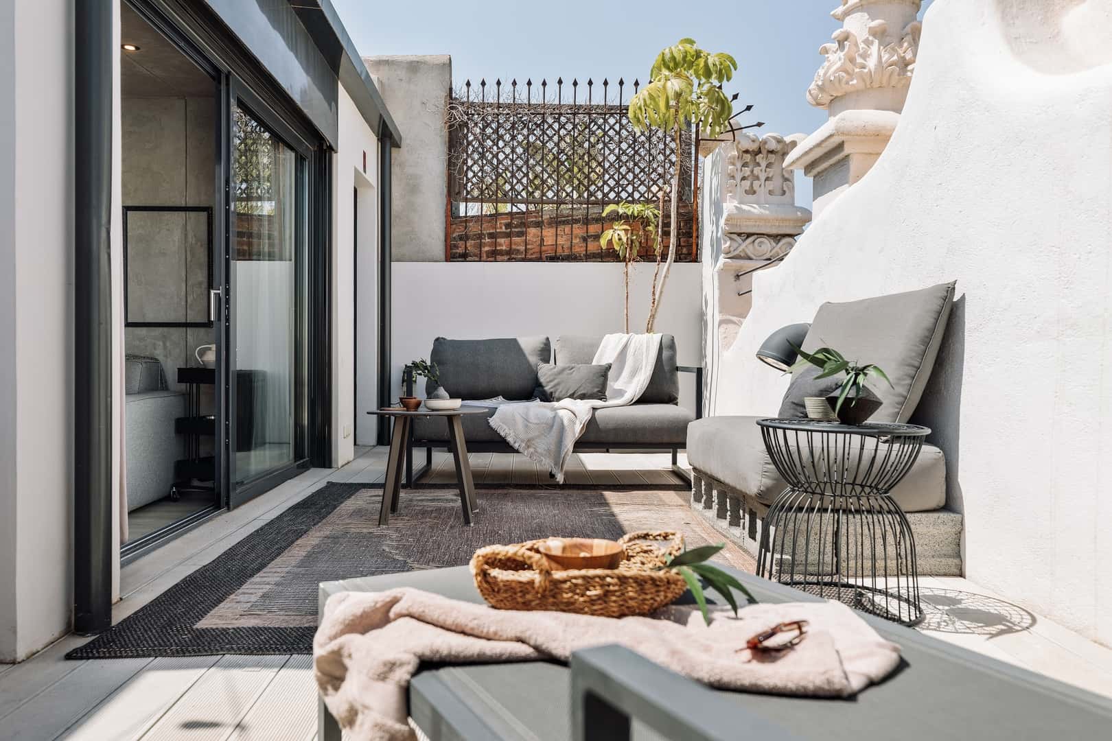 Furnished 1-bedroom flat in Eixample, 70 m²