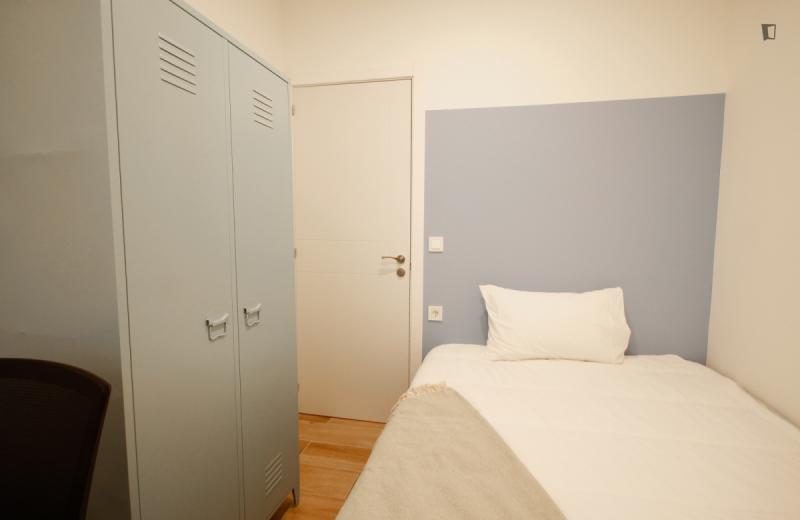 Furnished room in a 4-person shared flat in Eixample