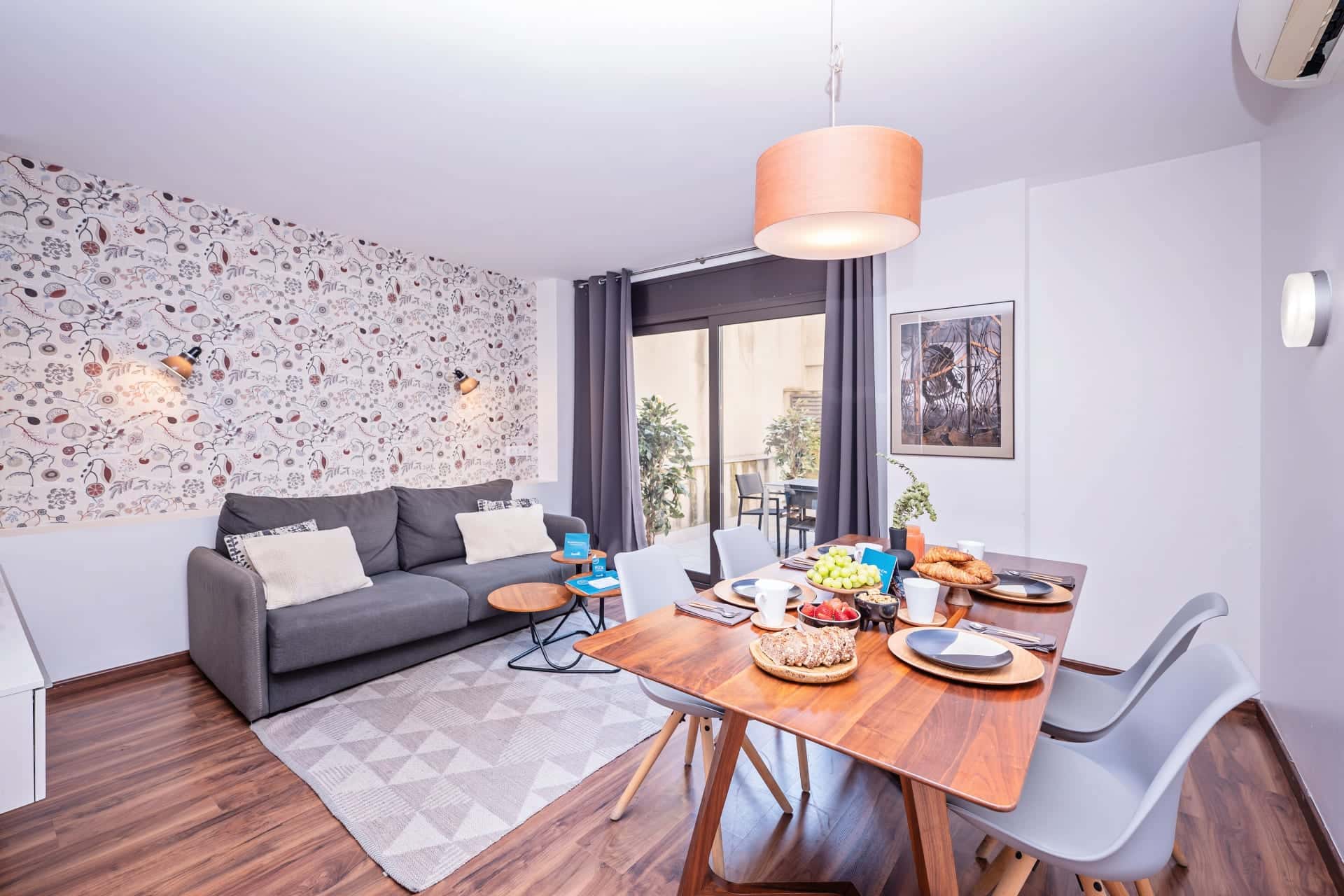 Furnished 2-bedroom flat in Eixample, 80 m²