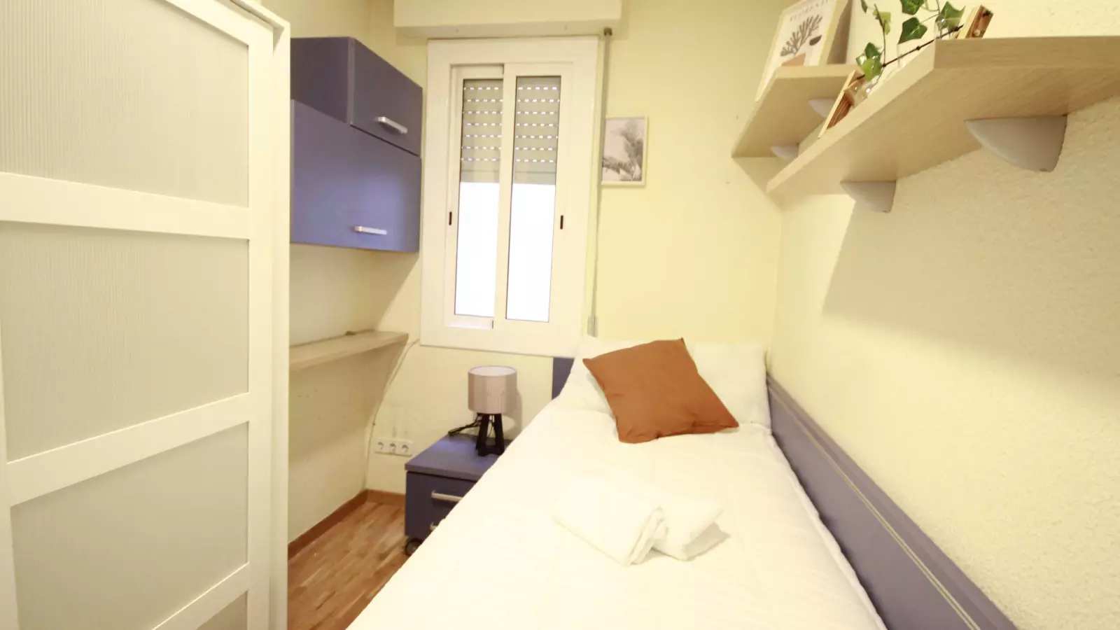 Furnished room in a shared flat in Eixample