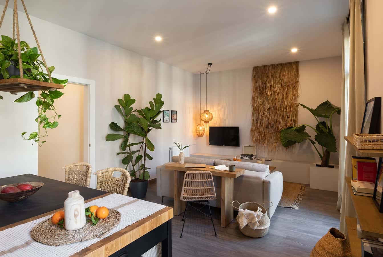 Furnished 2-bedroom flat in Eixample, 80 m²