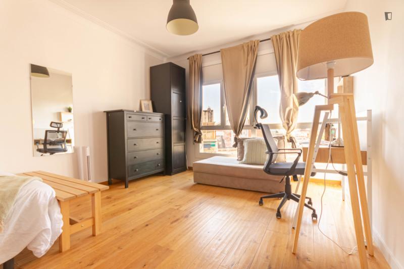 Furnished room in a 6-person shared flat in Sarrià–Sant Gervasi