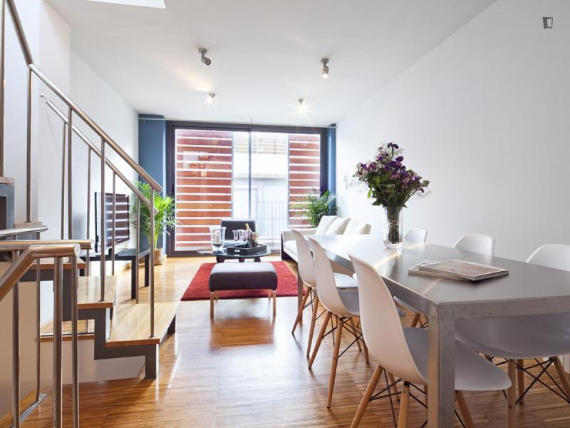 Furnished 3-bedroom flat in Sarrià–Sant Gervasi