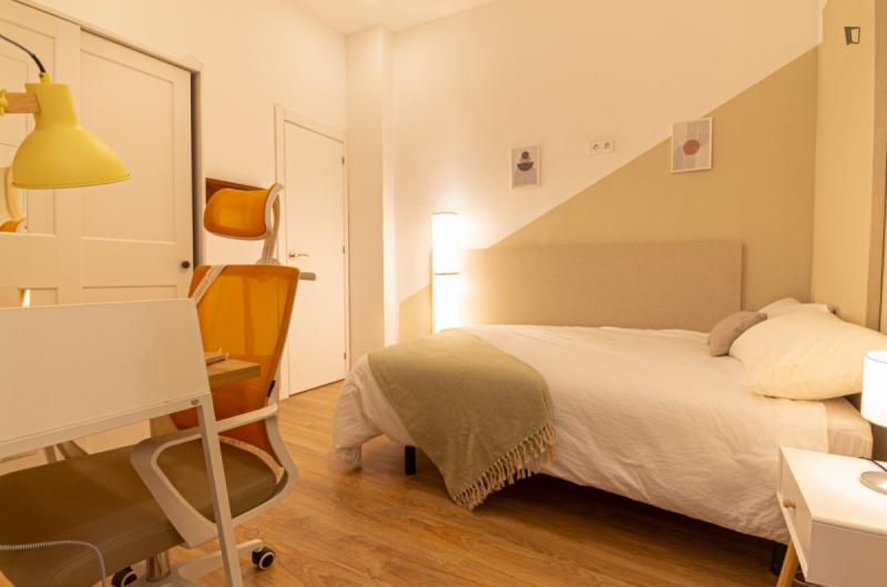 Furnished room in a 11-person shared flat in Ciutat Vella