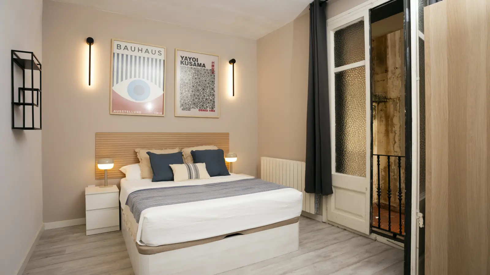 Furnished room in a shared flat in Eixample