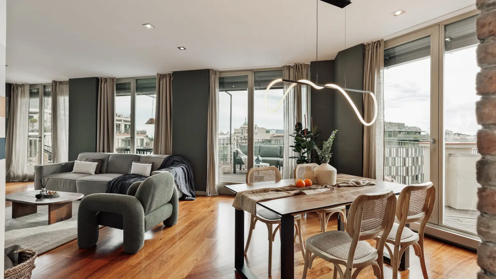 Furnished 2-bedroom flat in Eixample, 157 m²
