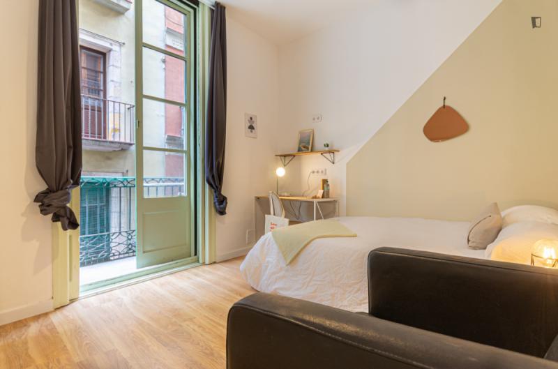 Furnished room in a 6-person shared flat in Ciutat Vella