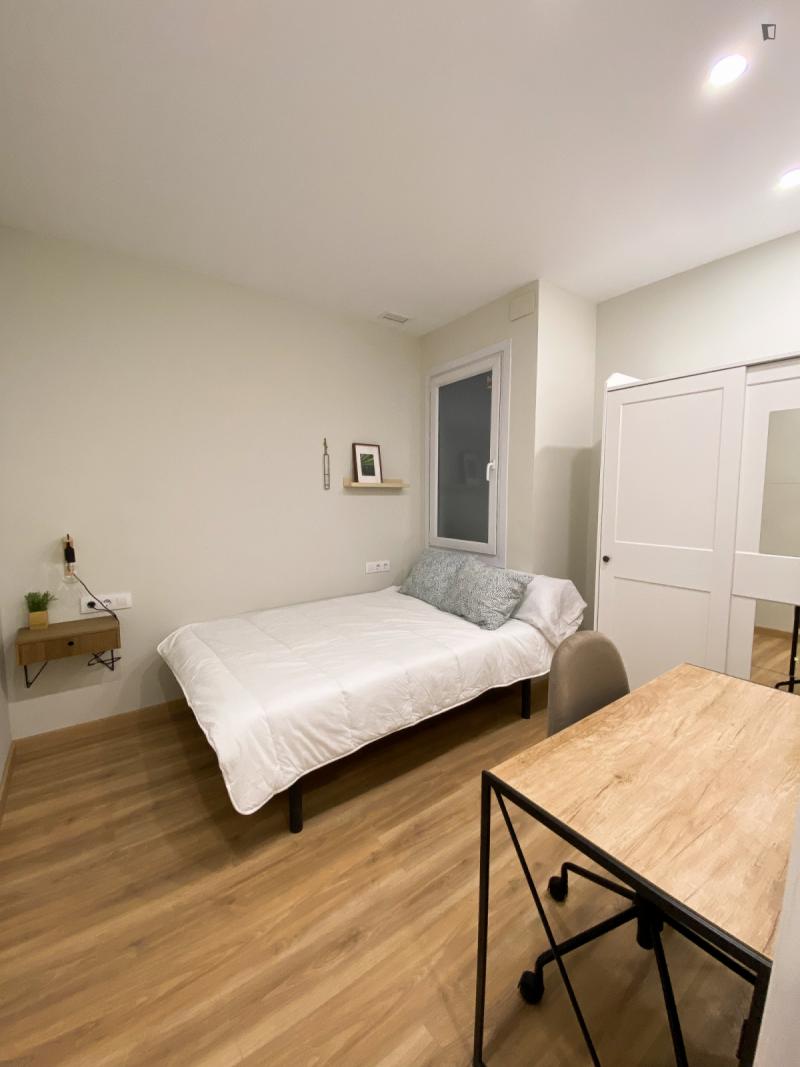 Furnished room in a 6-person shared flat in Gràcia
