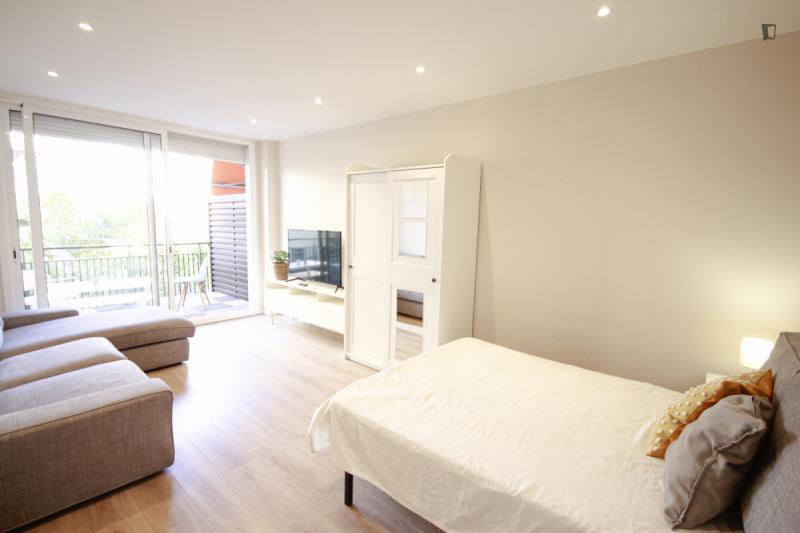 Furnished room in a 4-person shared flat in Eixample