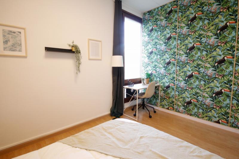 Furnished room in a 6-person shared flat in Eixample