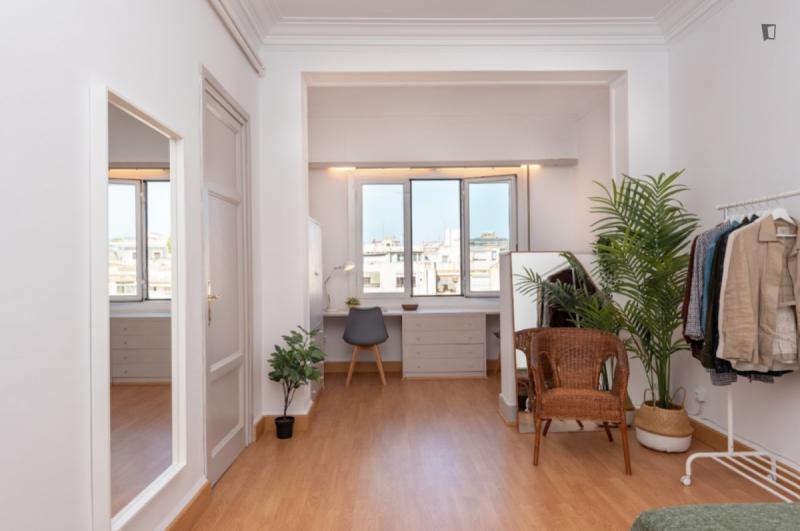 Furnished room in a 6-person shared flat in Eixample