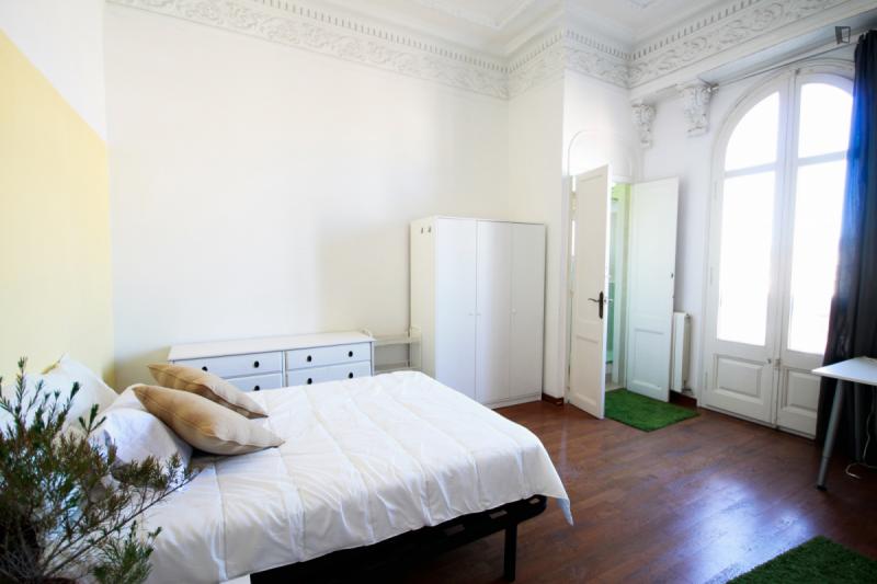 Furnished room in a 4-person shared flat in Sants-Montjuïc