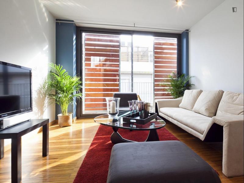 Furnished 3-bedroom flat in Sarrià–Sant Gervasi