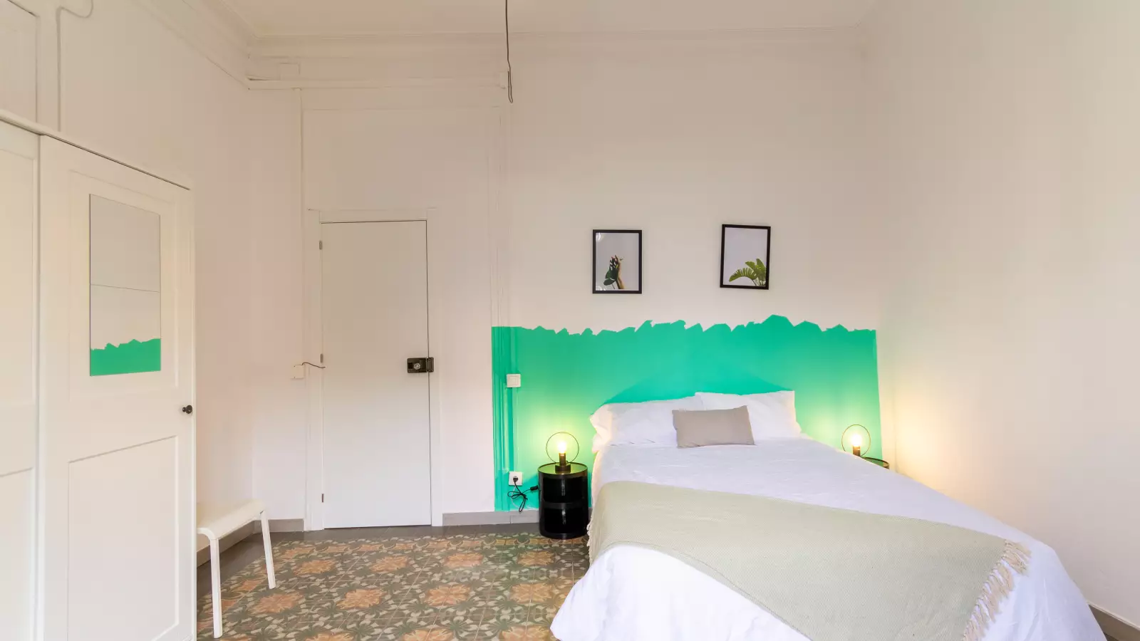 Furnished room in a shared flat in Eixample