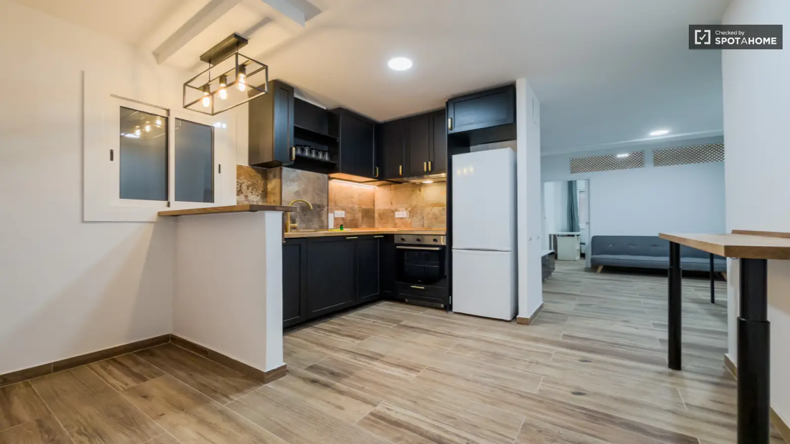 Furnished 3-bedroom flat in Ciutat Vella, 60 m²