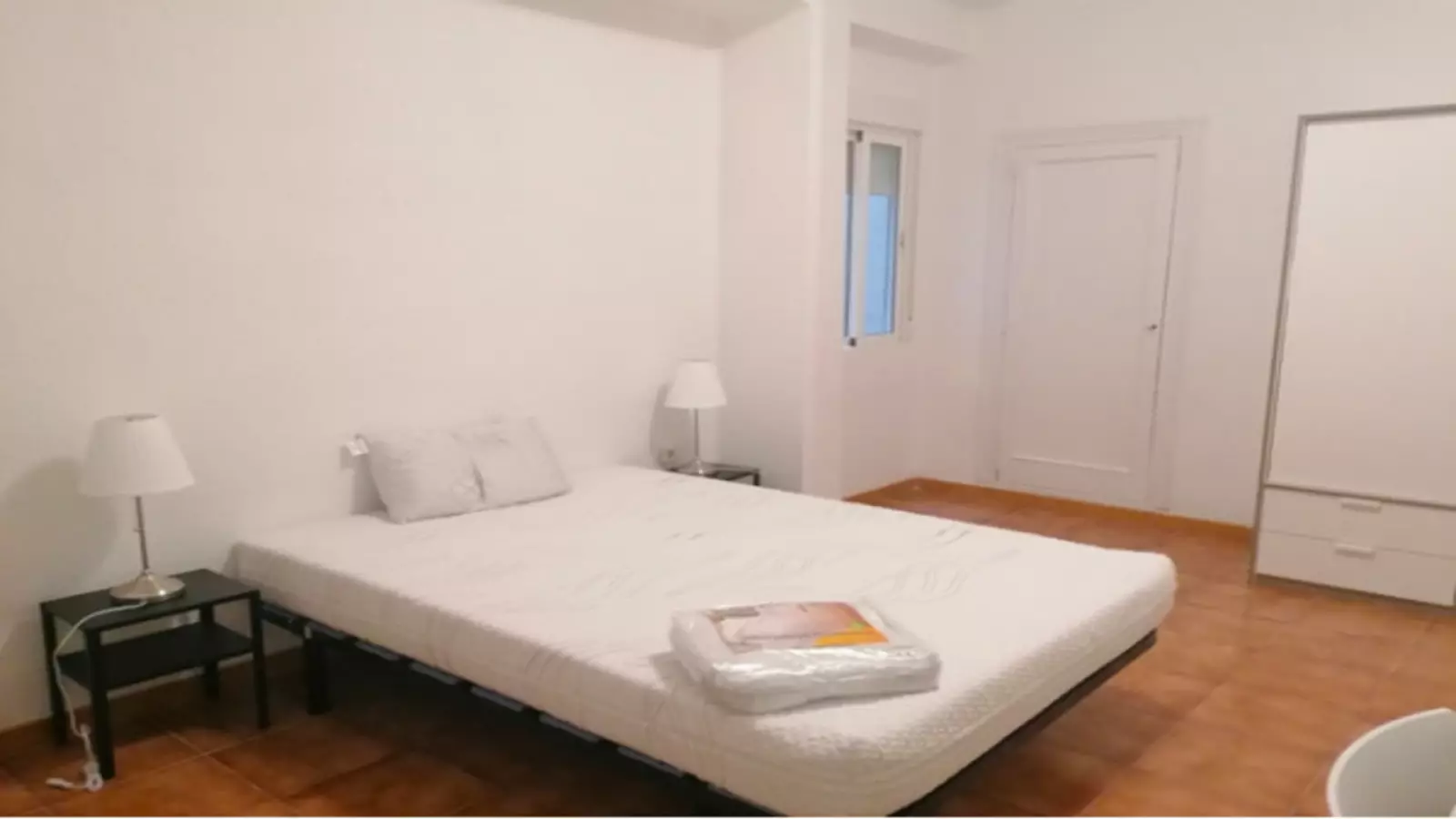 Furnished room in a 3-person shared flat in Sants-Montjuïc