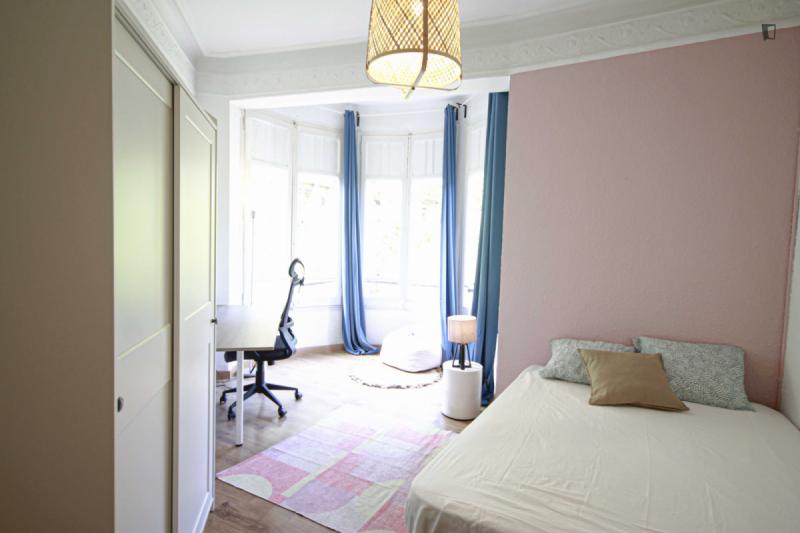 Furnished room in a 6-person shared flat in Eixample
