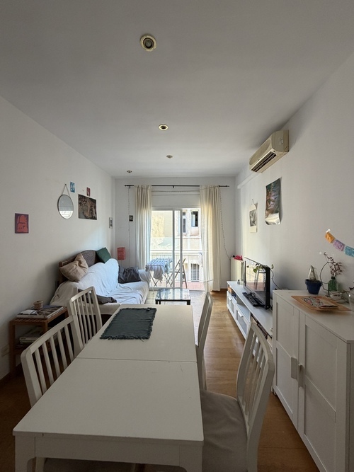 Room in a 3-person shared flat in Gràcia