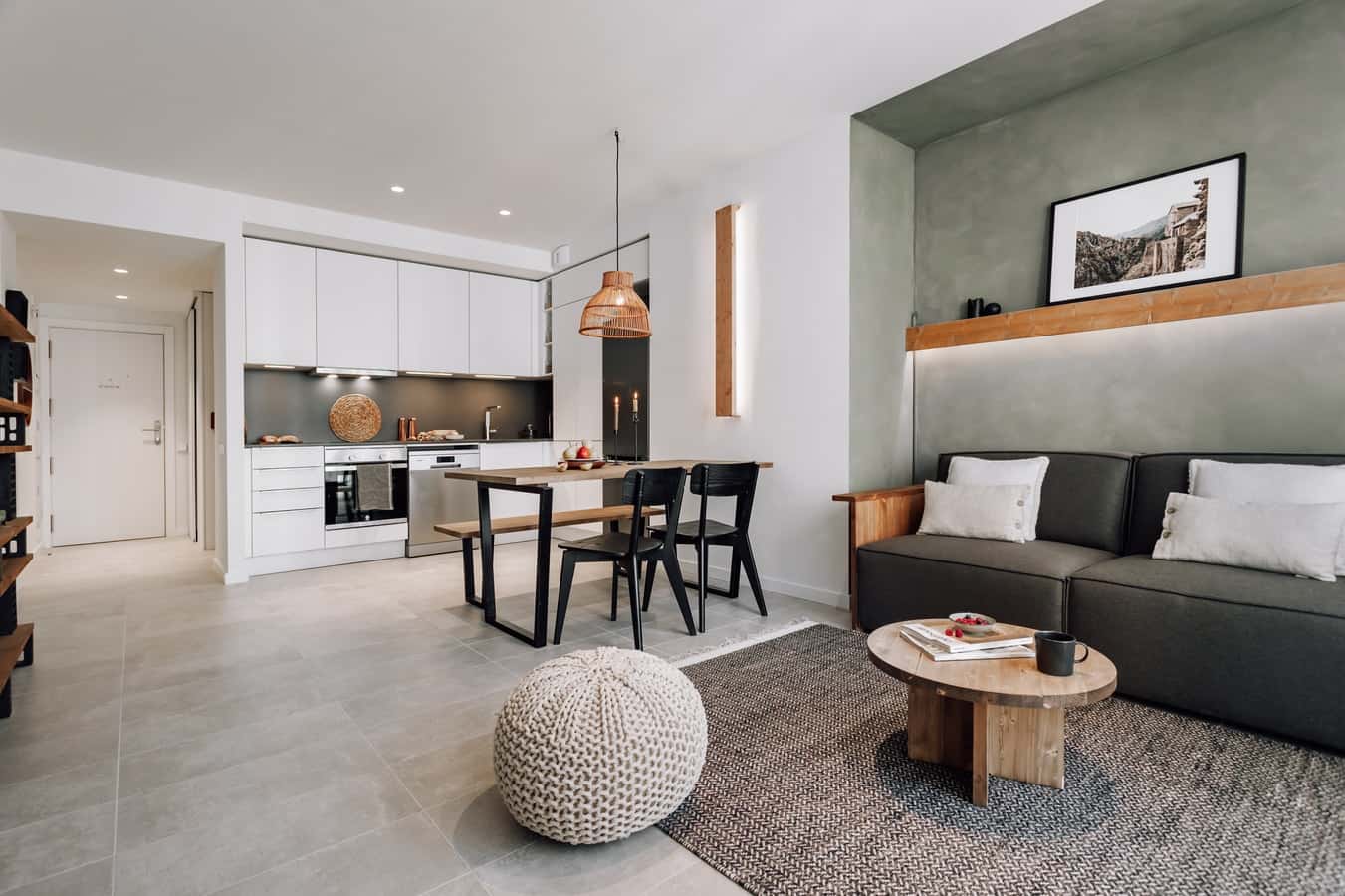 Furnished 2-bedroom flat in Eixample, 66 m²