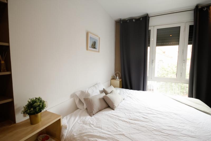 Furnished room in a 5-person shared flat in Eixample
