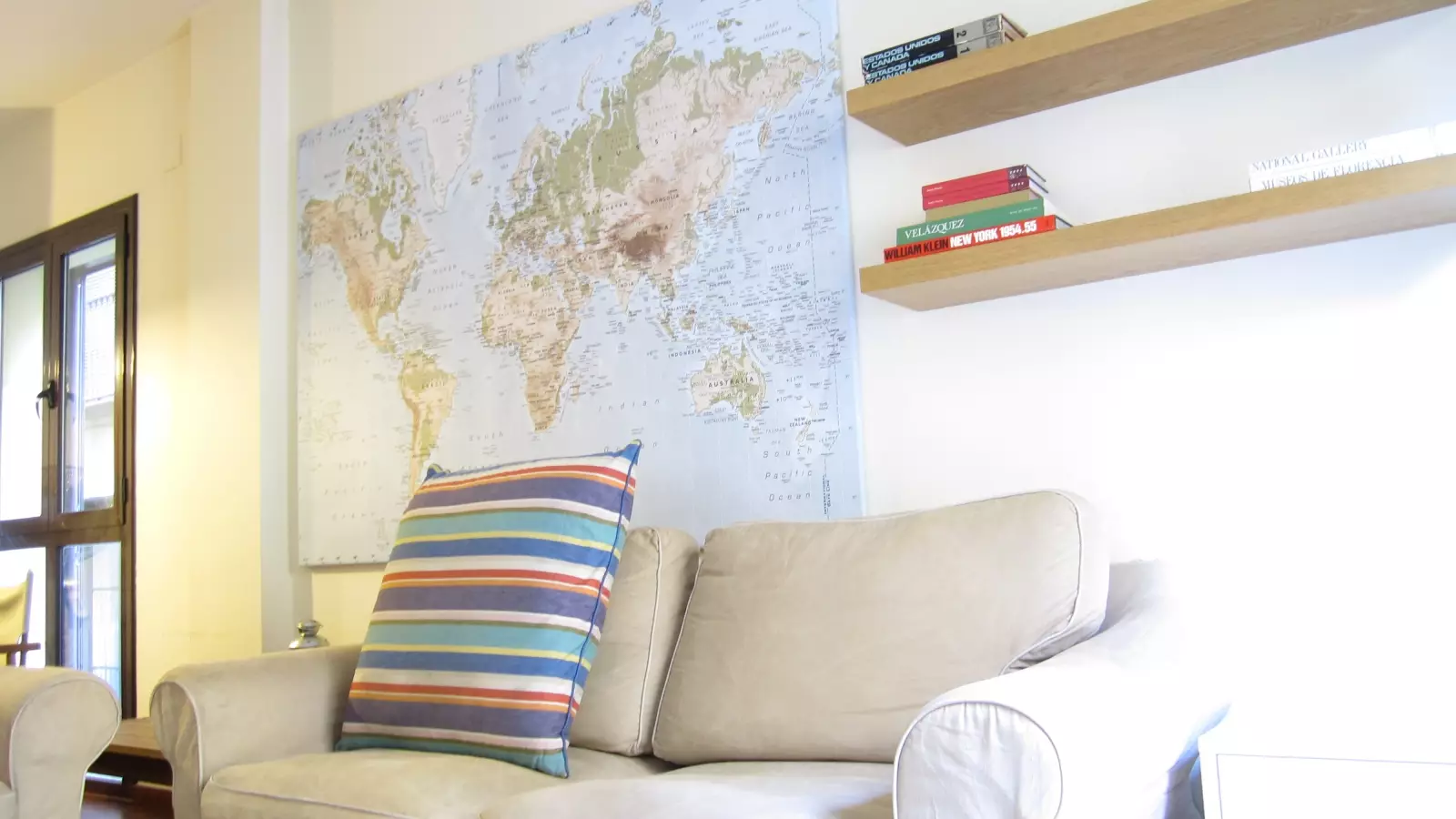 Furnished 2-bedroom flat in Ciutat Vella, 75 m²
