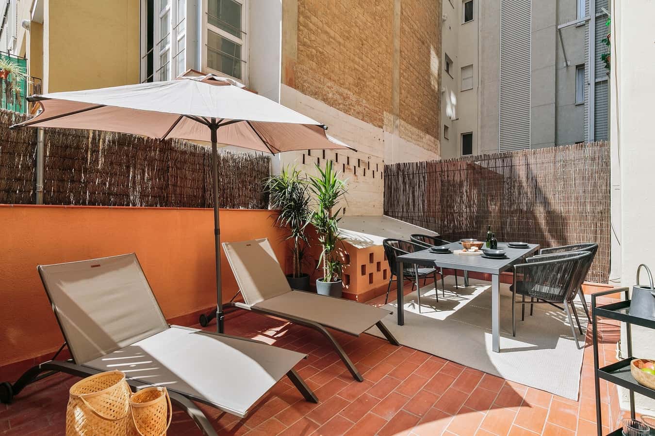 Furnished 3-bedroom flat in Eixample, 55 m²