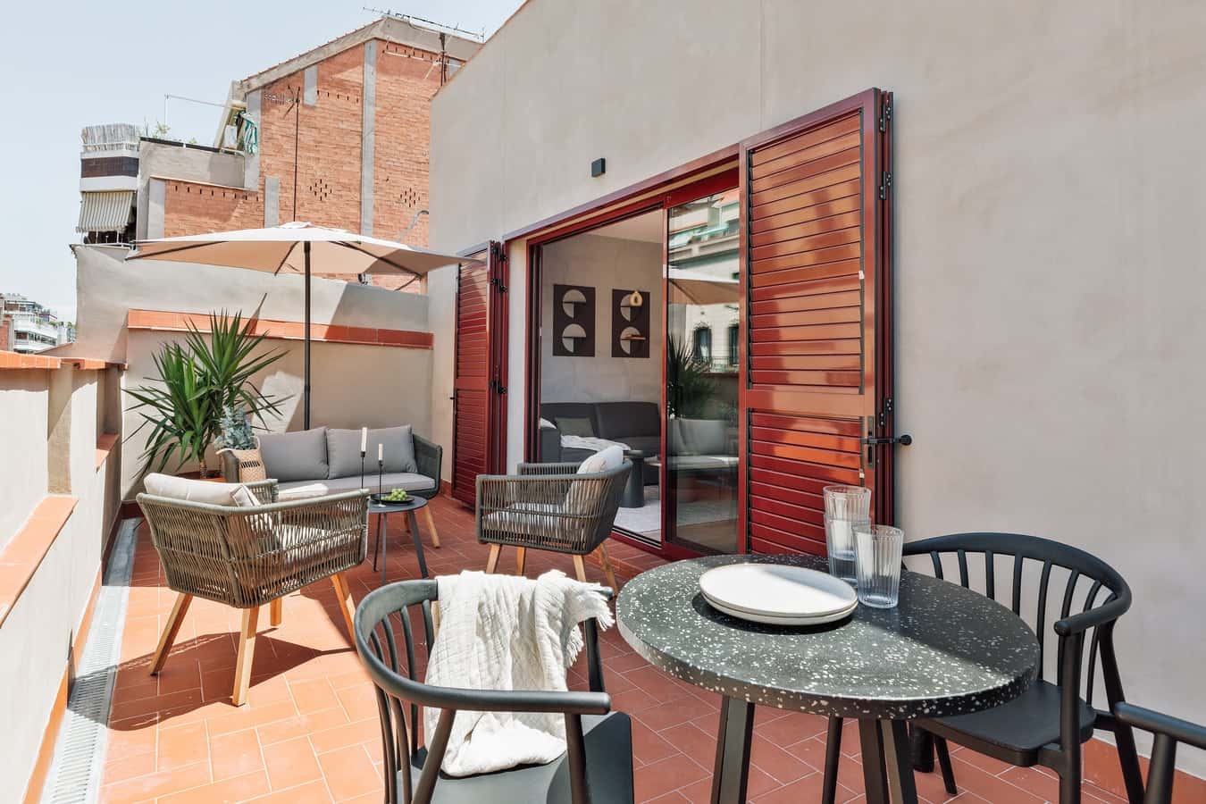 Furnished 2-bedroom flat in Eixample, 96 m²