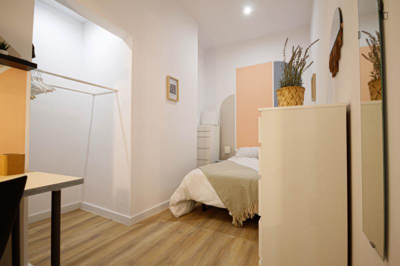 Furnished room in a 9-person shared flat in Ciutat Vella