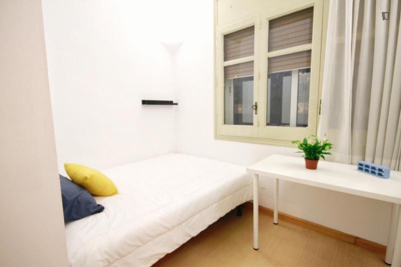 Furnished room in a 4-person shared flat in Sarrià–Sant Gervasi