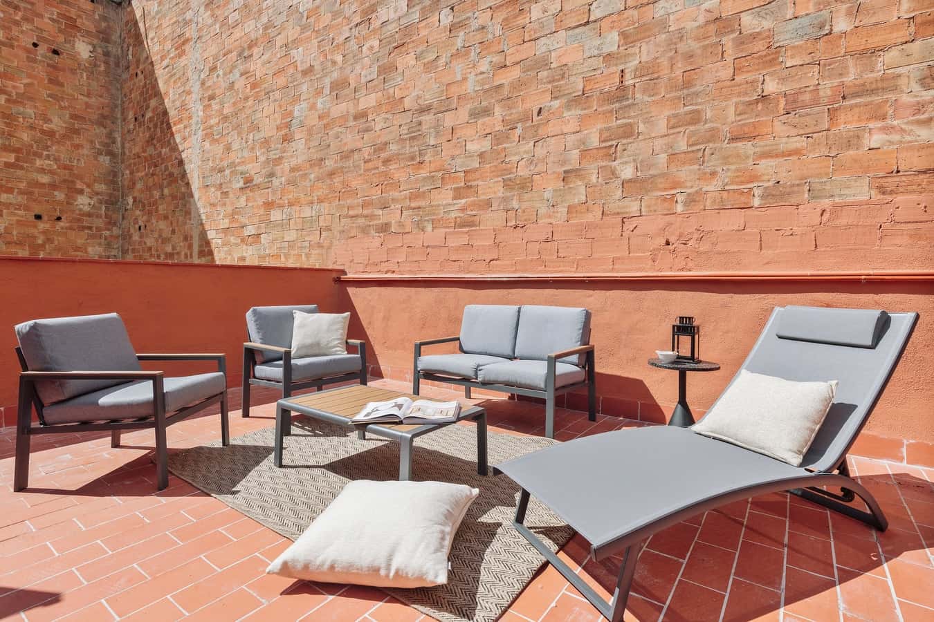 Furnished 2-bedroom flat in Eixample, 67 m²