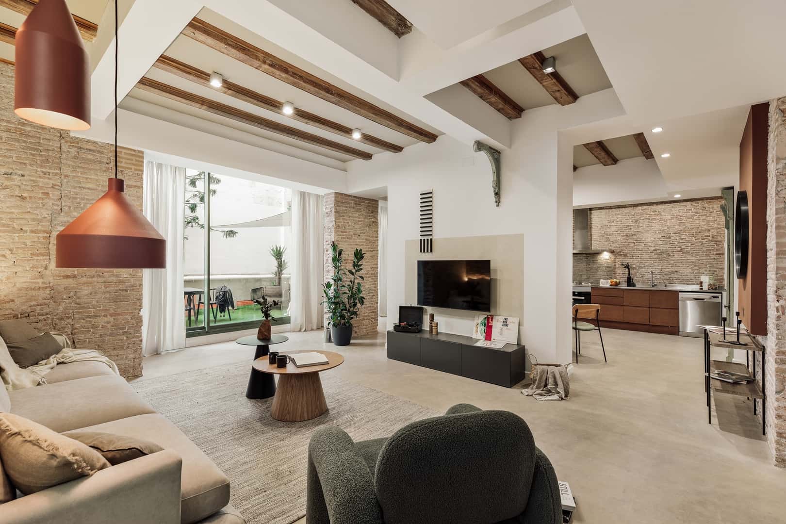 Furnished 3-bedroom flat in Gràcia, 203 m²