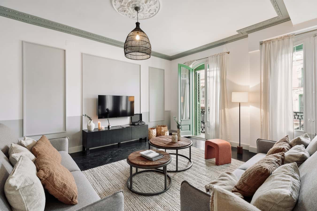 Furnished 2-bedroom flat in Gràcia, 158 m²