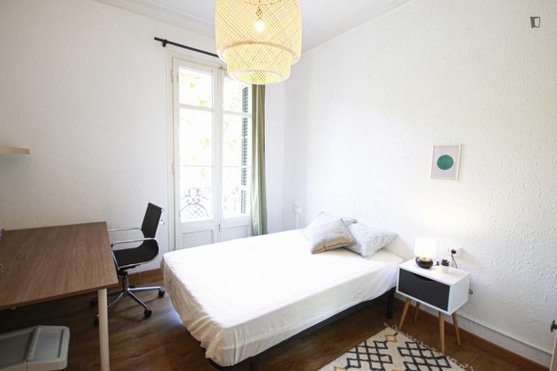 Furnished room in a 6-person shared flat in Eixample